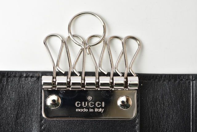 グッチ GUCCI キーケース キーホルダー グレー GG エンボス レザー