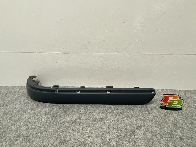 新品!パサート 3B/2001-2005 純正 右 リア バンパー モール 3B9 807 792C 3B9807792CGRU サフ フォルクスワーゲン(140152)