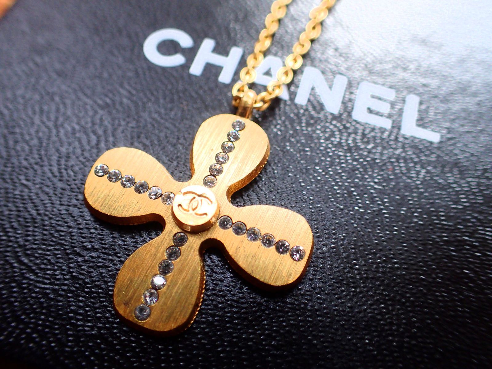 シャネル CHANEL ココマーク ラインストーン ゴールドカラー