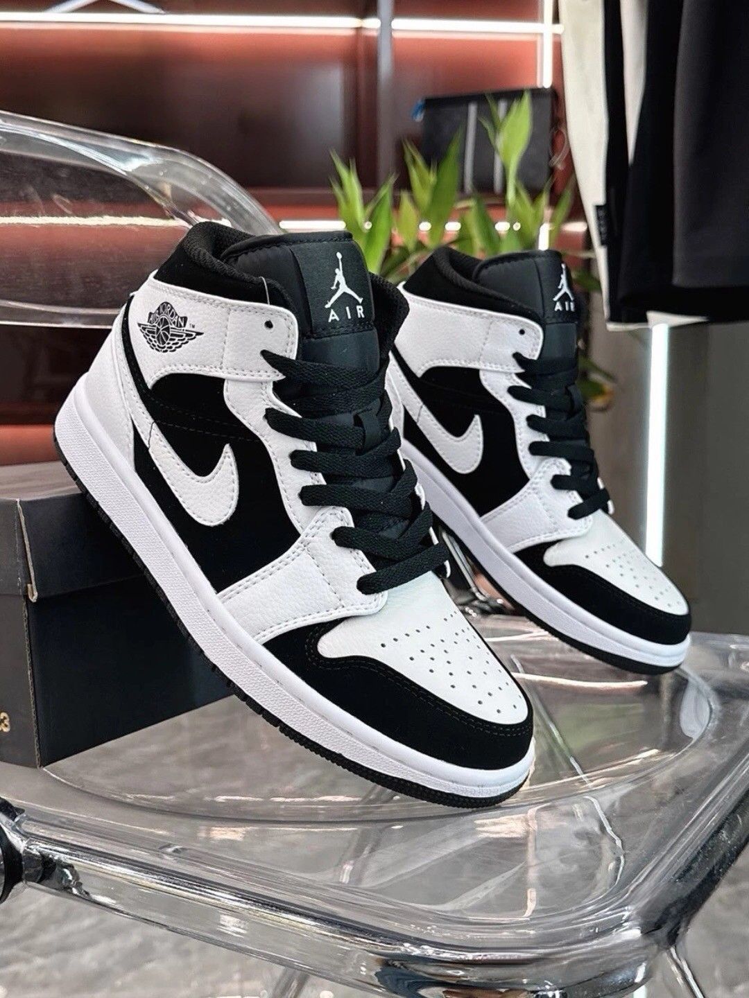お値下げしました??即購入新品箱付?? Nike Air Jordan AJ1 Mid