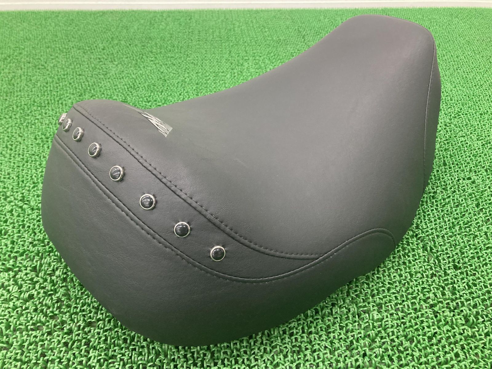 FLHR1450 タンデムシート ハーレー 純正 中古 バイク 部品 ツーリング ロードキング シートバンド ピリオンシート コンディション良好 ウェビックガレージセール | ◇ 『破れなし』 ハーレー FLSTC1450 純正