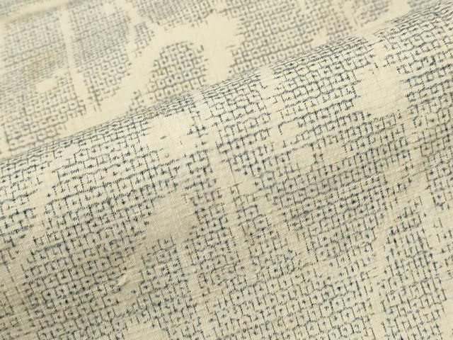 平和屋着物○本場結城紬 重要無形文化財 100亀甲 枝梅文 正絹