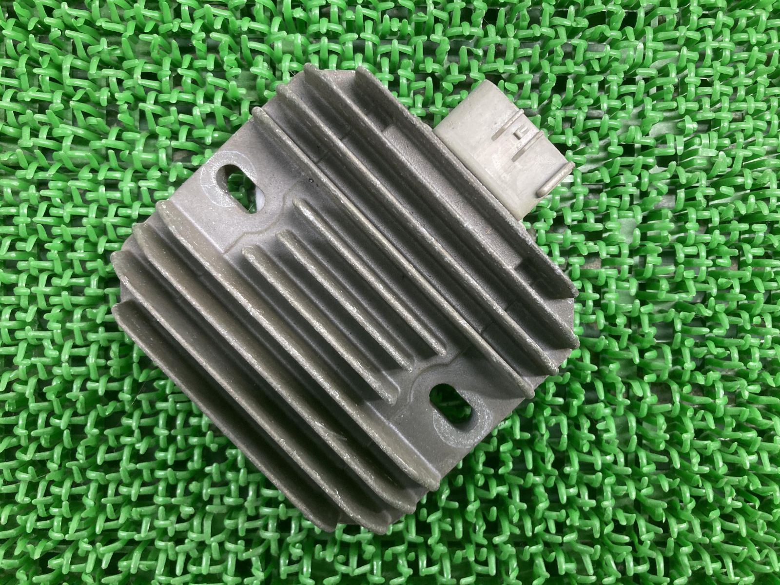 スカイウェイブ250 400 レギュレター スズキ 純正 中古 バイク 部品 CJ43A CK43A RX45 04 レクチファイアー レギュレーター 車検 Genuine