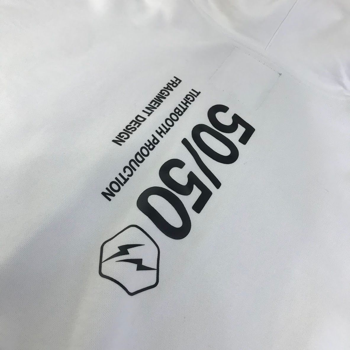 【新品タグ付】タイトブースプロダクション×フラグメント　パーカー　白　公式袋付き TIGHTBOOTH PRODUCTION×FRAGMENT DESIGN プルオーバーパーカー