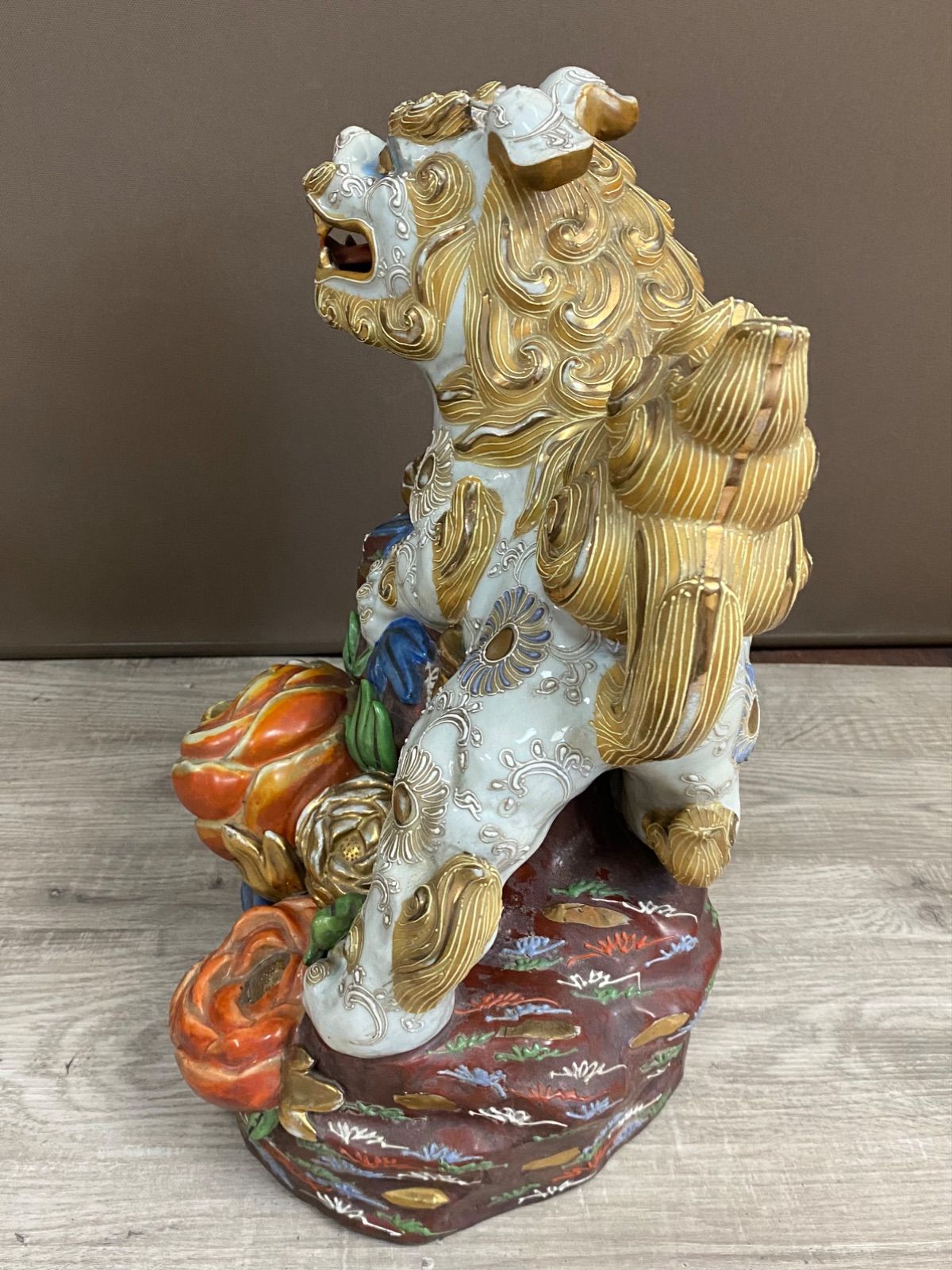 白獅子 金彩 九谷焼？ 置物 縁起物 魔除け 陶器 高さ約35cm