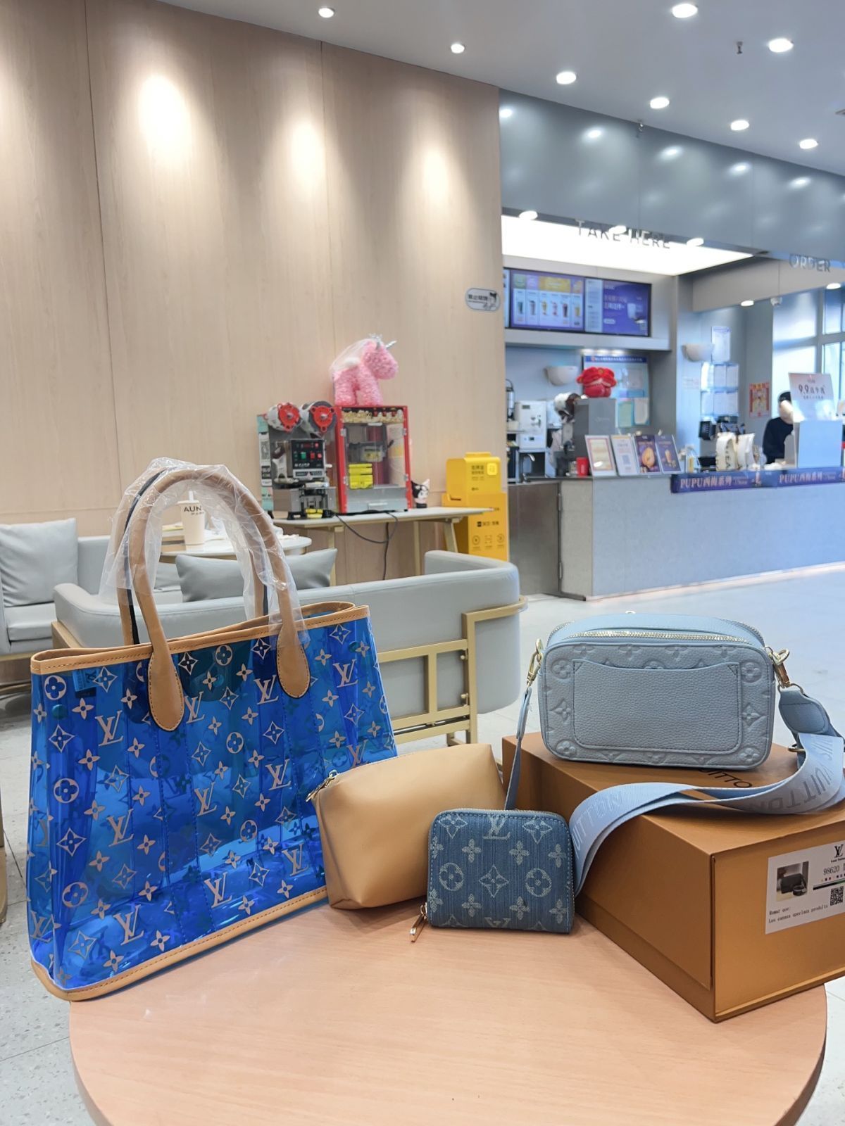 2025年モデル 未使用品⭐️ルイヴィトン ヴェルティカル コンパクト ブルー系 LOUIS VUITTON - 2025年モデル 未使用品⭐️ルイヴィトン ヴェル