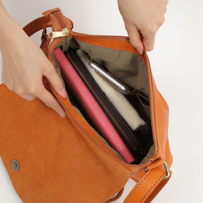 [フェス] ショルダーバッグ 48093 ブラウン ショルダーバッグ レディース ななめ掛け 本革 zucchero ズッケロ ズッケロフィラート バッグ 公式 B5サイズ 軽い 革 レザー 人気 通勤  通学 実用的 シンプル プレゼント ギフト サライ 30代 40代 50代 60代 lumie リュミエ 48093 | Lumie 本革バッグ