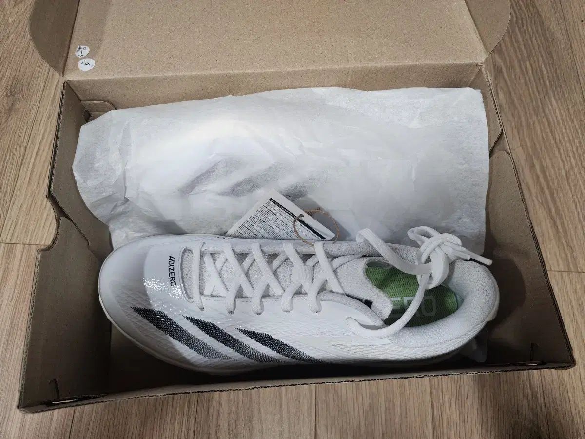 adidas アディダス 野球シューズ 280 サイズ 新製品を販売しています