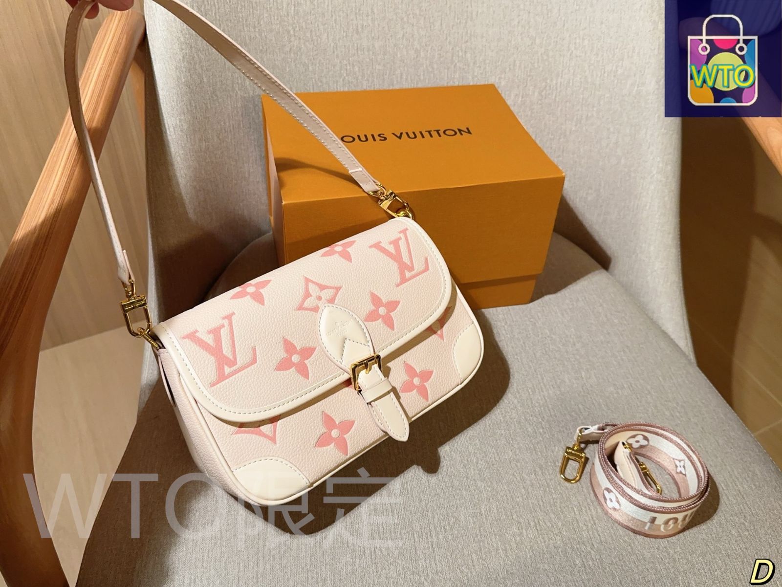 ヴィトンポーチ　バッグ LOUIS VUITTON ほぼ新品 ルイヴィトン バイカラー モノグラム