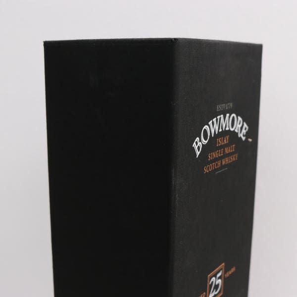 BOWMORE（ボウモア）25年 スモール バッチ リリース 43％ 700ml