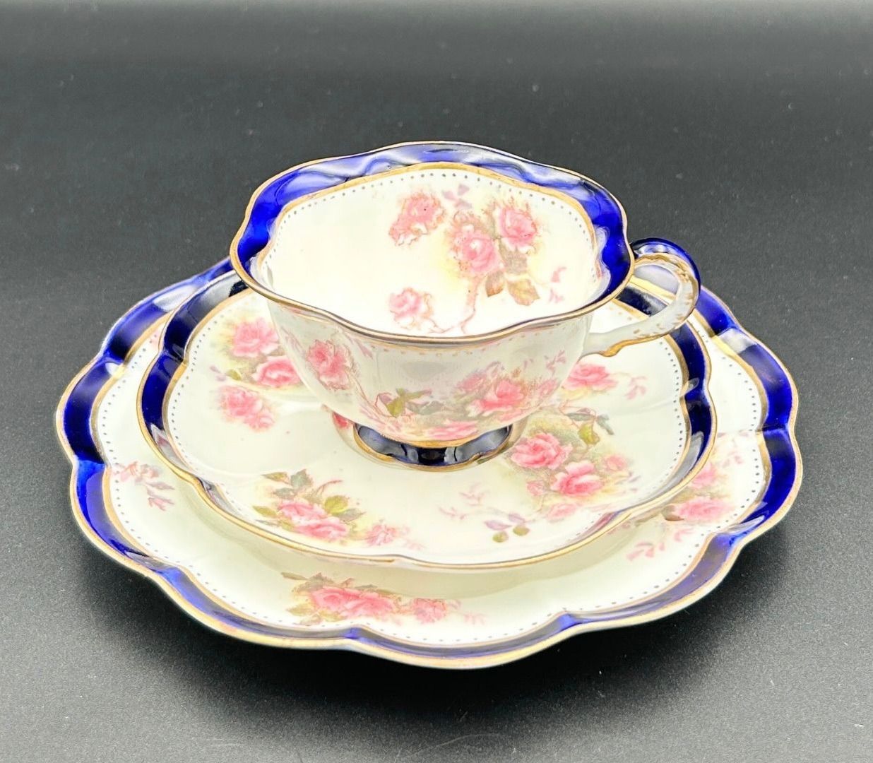 George Jones - Sons ジョージ ジョーンズ トリオ アンティーク 英国製 コバルト金彩 薔薇文 波打つ縁 優美なデザイン 1900年代初期頃 F032