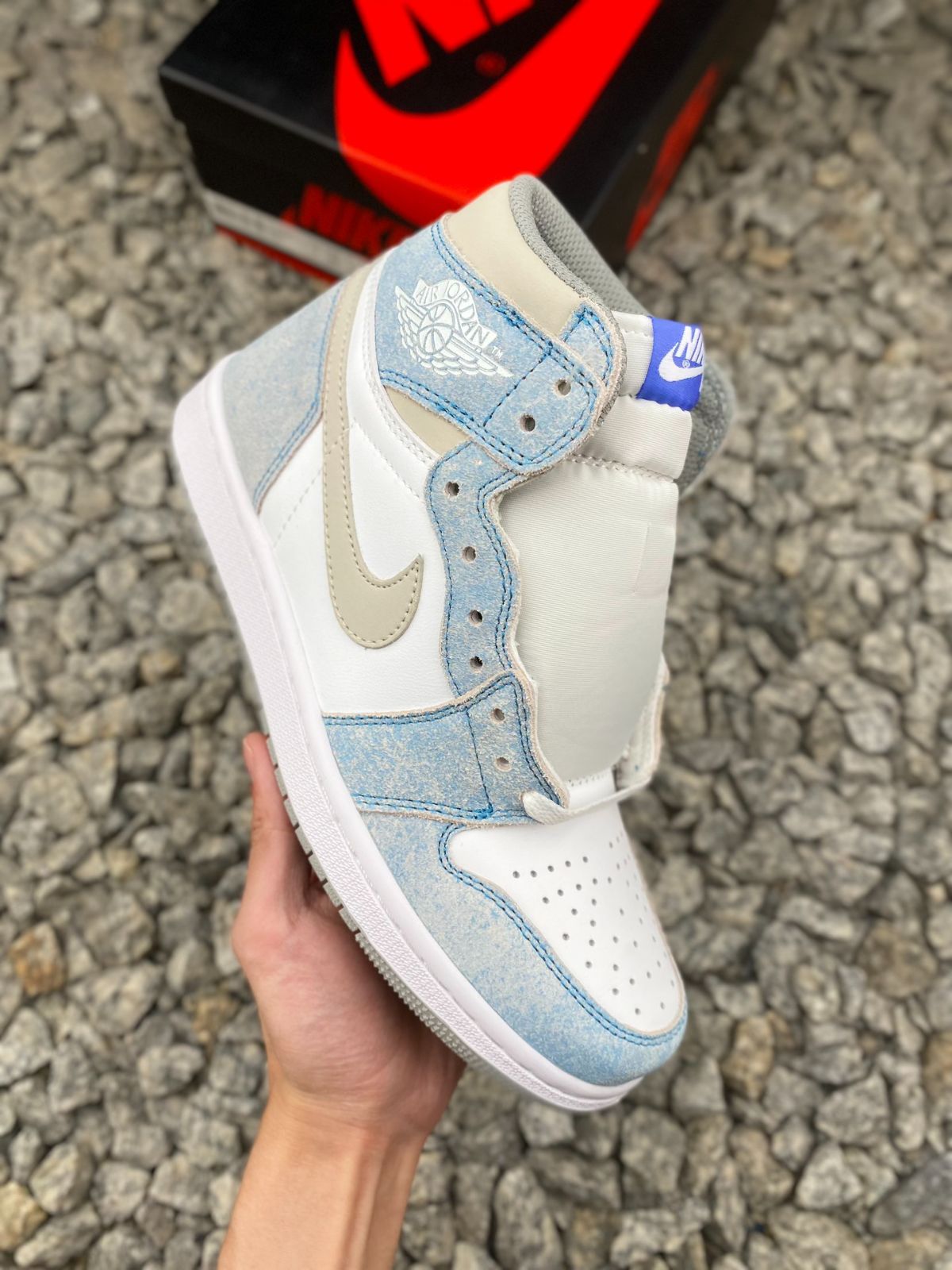 Nike Air Jordan 1 Retro High OG Hyper Royal AJ1