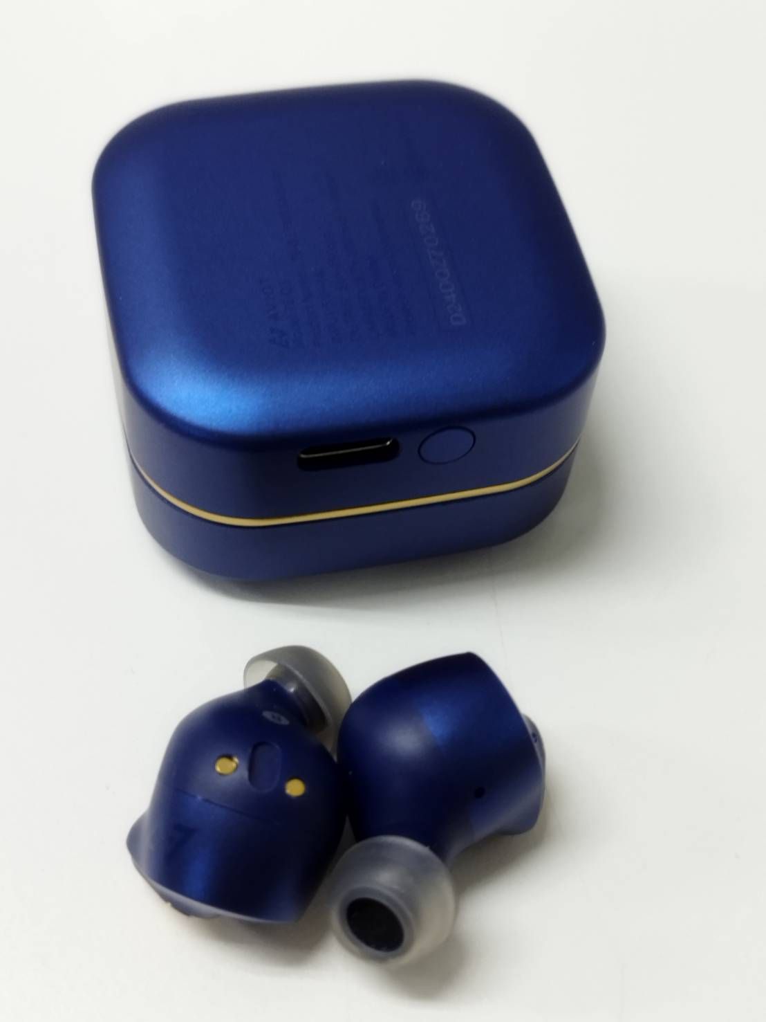 美品】AVIOT TE-Q3-BL ワイヤレスイヤホン/ラピスブルー - メルカリ