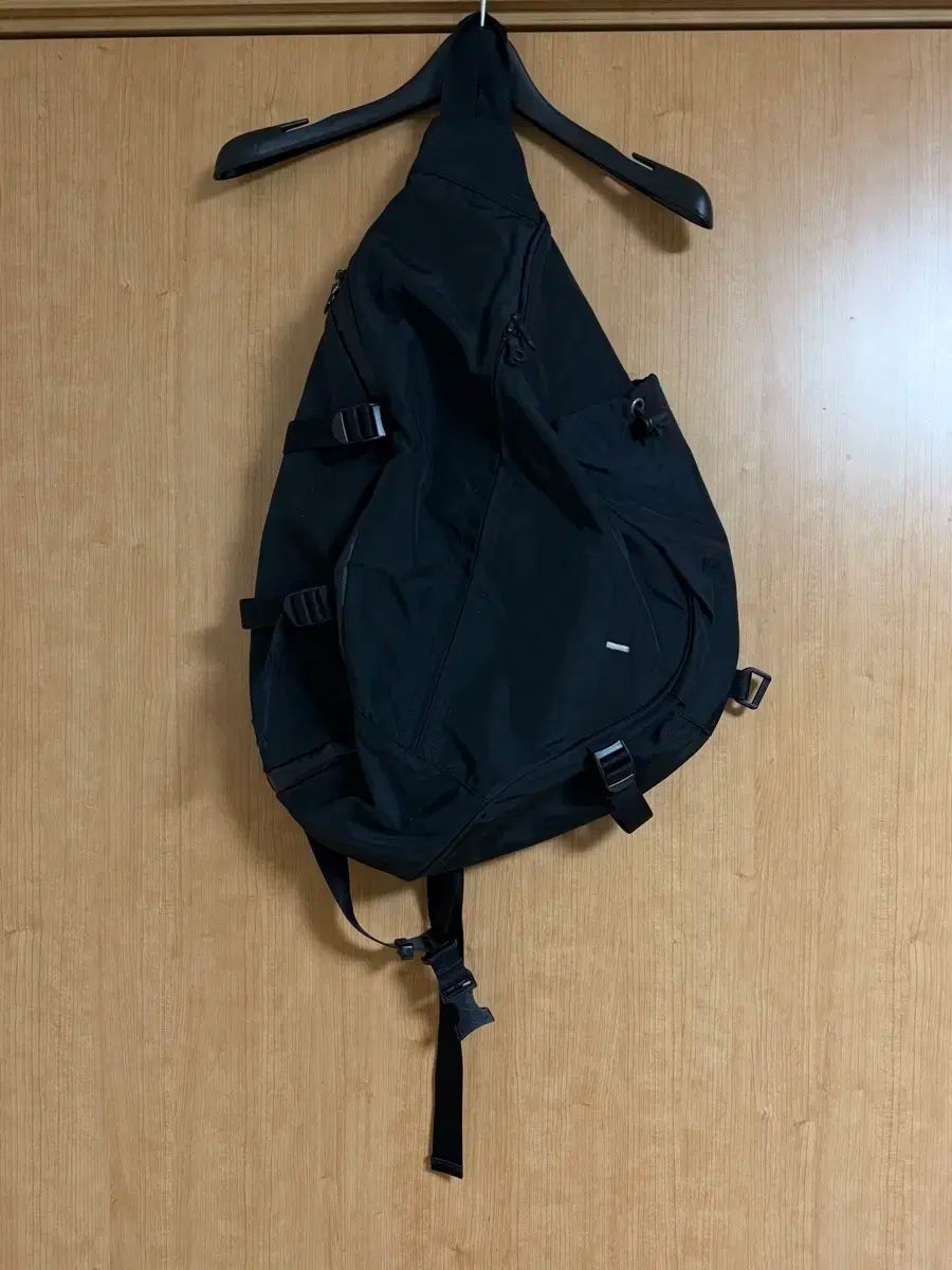 ONE AFTER PRAY アフタープレイ X ウォルズヴィル 動き スリングバッグ