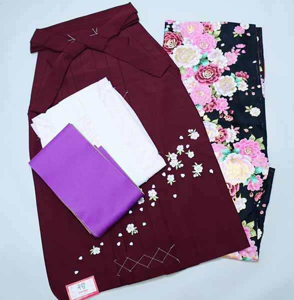 二尺袖 着物 袴 フルセット 百花斉放 着物丈はショート丈 黒地 袴変更 