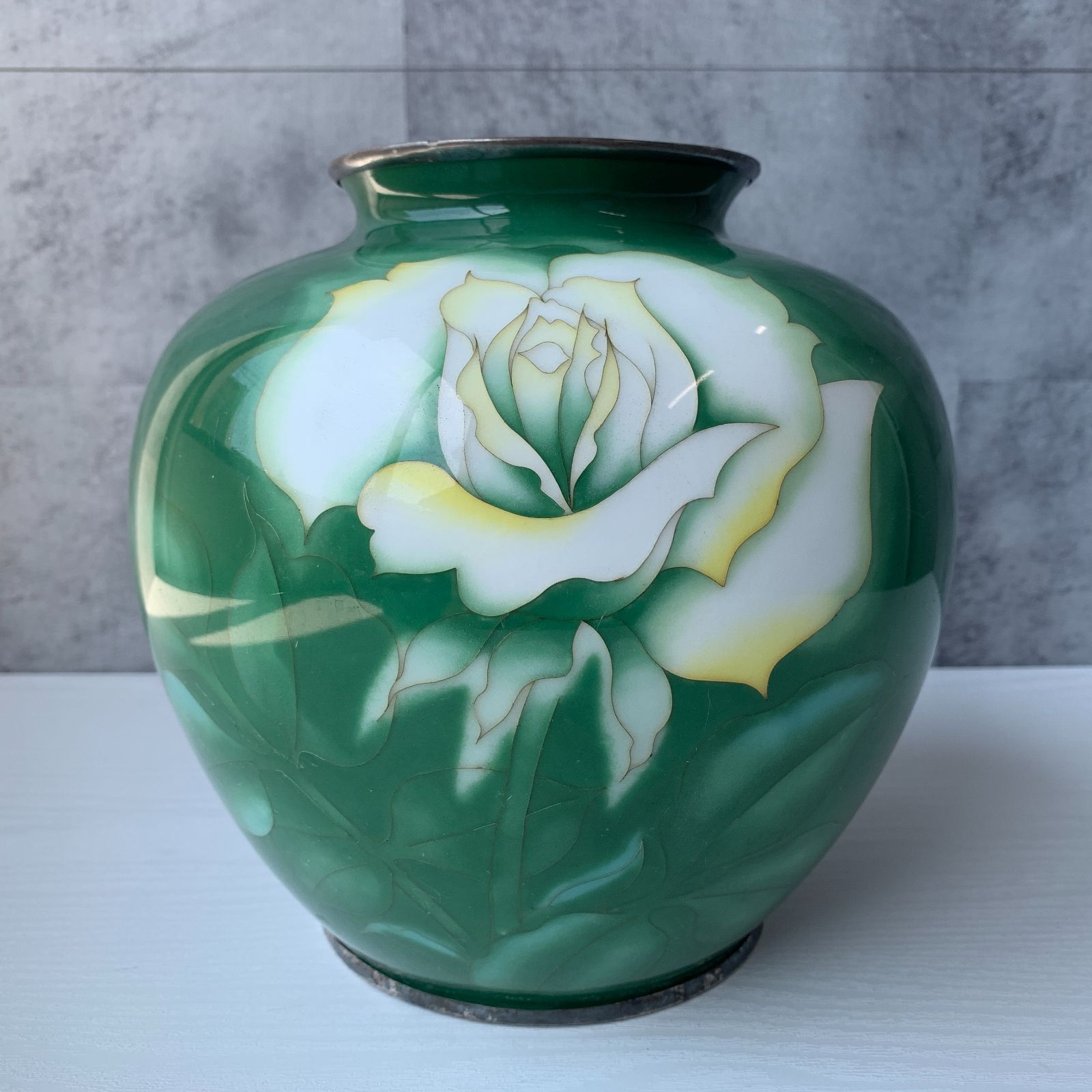 七宝花器 花瓶 安藤製？ 白薔薇絵柄 緑色 エメラルドグリーン 置き物 美術品 アンティーク