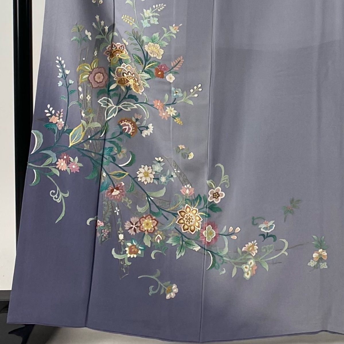 付下げ 身丈163cm 裄丈68cm L 袷 草花 束ね熨斗 刺繍 金糸 灰紫 正絹  