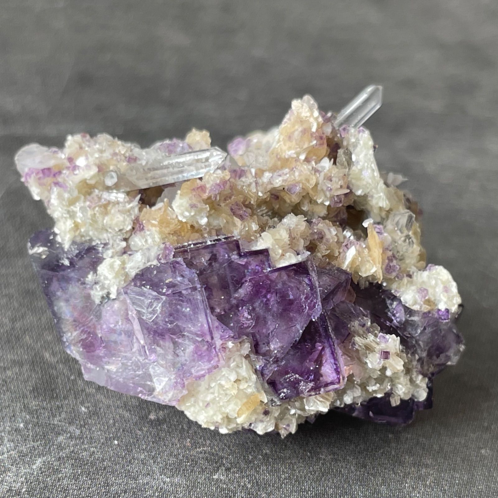 昔のビン　左から、シャンメリー・ファンタ・サンフィル・コーラ×３・？・サンフィル 昔のビン 左から、シャンメリー・ファンタ・サンフィル・コーラ×3