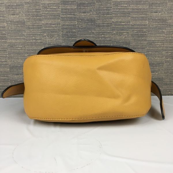 GUESS/ゲス レザー ショルダーバッグ 茶/ブラウン 小ぶり おしゃれ 管 