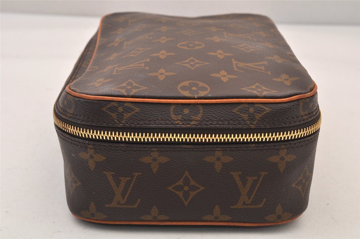 LOUIS VUITTON ルイヴィトン モノグラム トゥルース ボワット