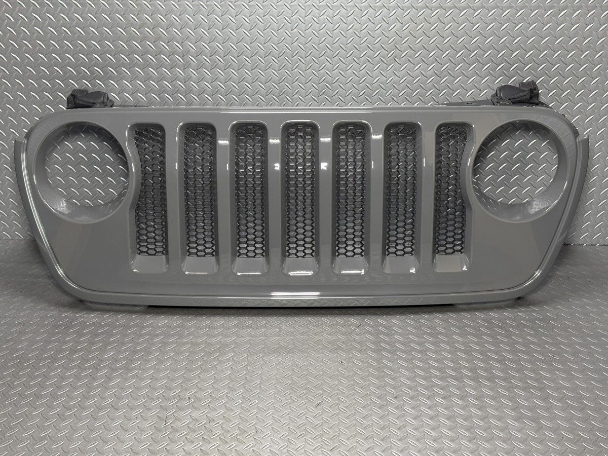 JL系 JEEP ラングラー 純正 フロントグリル カメラ穴なし 灰|スティングセラミックグレー 品番6BY75PDNAC ジープ 25040019