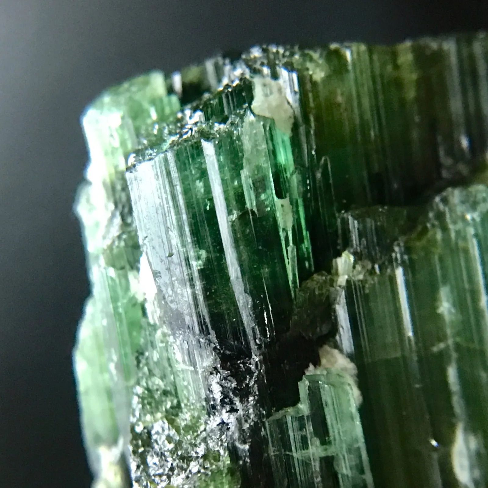 グリーン トルマリン宝石質鉱物標本