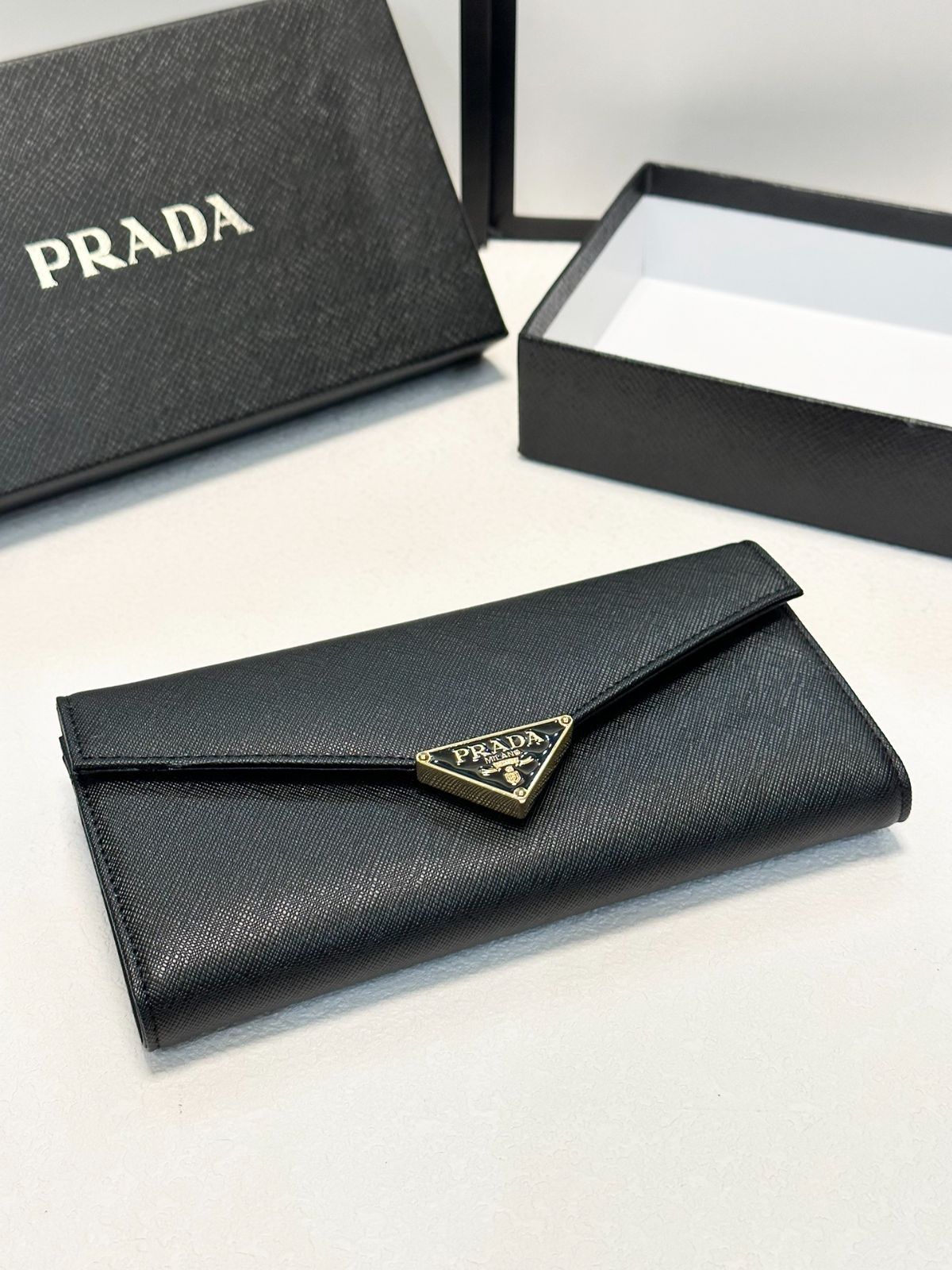今日 PRADA プラダ バッグ 在庫 価格 ?
