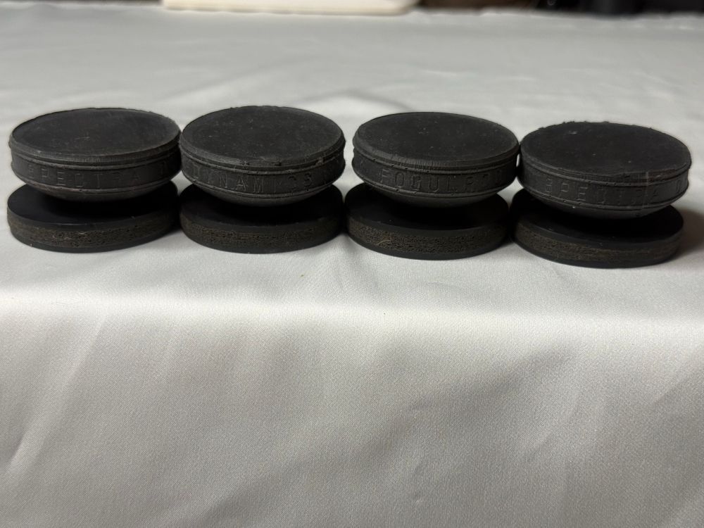 ゴム製インシュレーター 品