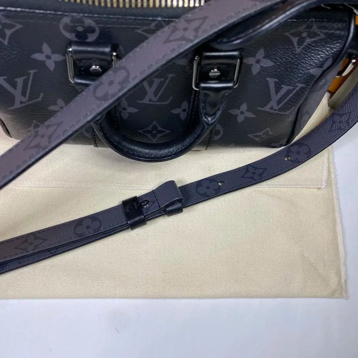 クロスバッグ M45947