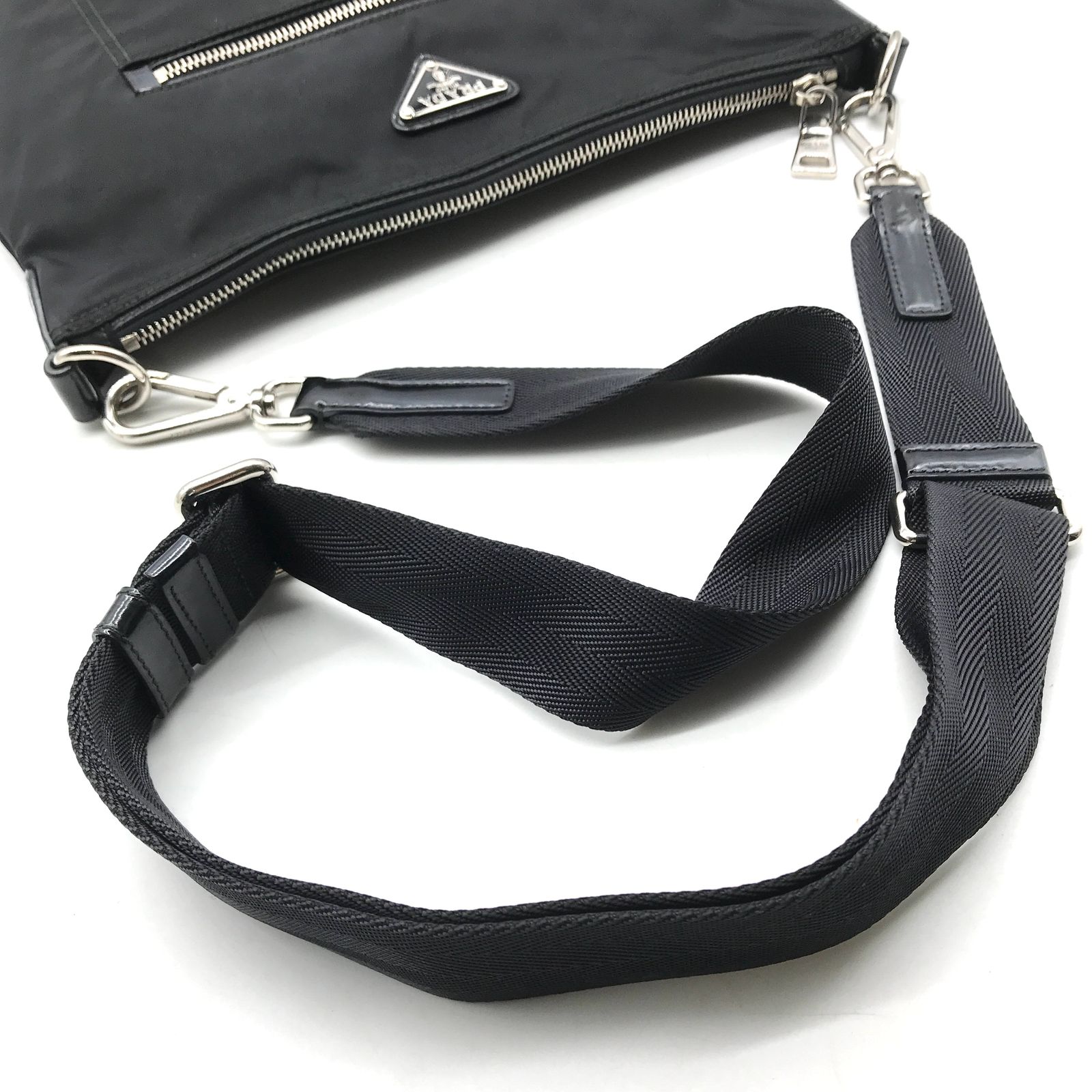 良品 PRADA プラダ テスート ナイロン ロゴプレート フロントファスナー ショルダー バッグ ブラック a2898 PRADA - 良品 PRADA プラダ テスート ナイロン ロゴプレート フロント