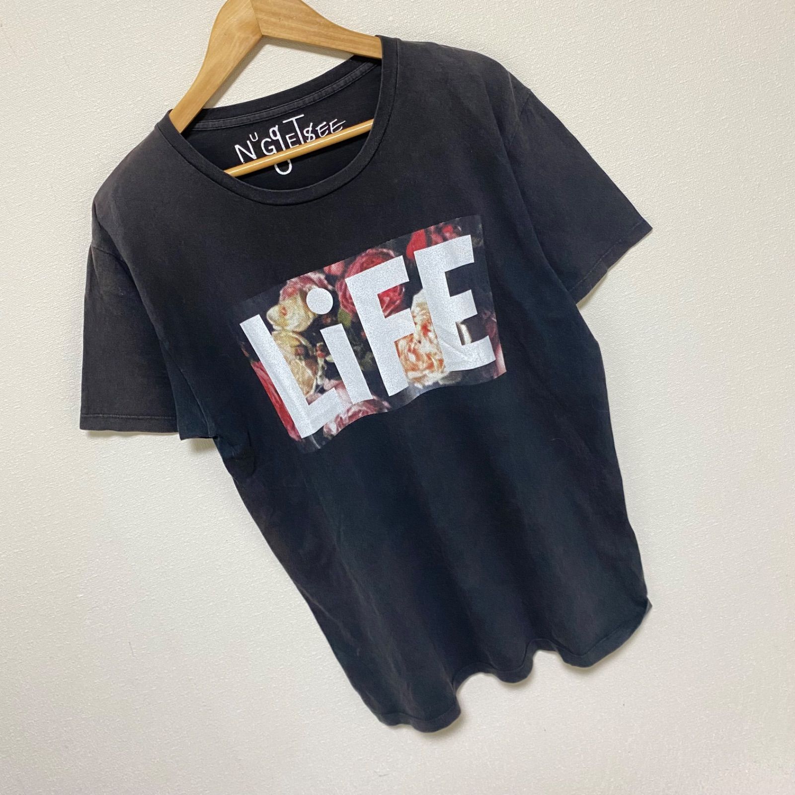 (^w^)b NUGgETgEE ナグゲッツジー 半袖 Tシャツ カットソー LiFE 英字 プリント 黒 ブラック プルオーバー クルーネック 花柄 ボタニカル 夏 おしゃれ アメカジ ストリート 着回し デイリー レイヤード ユニセックス メンズ