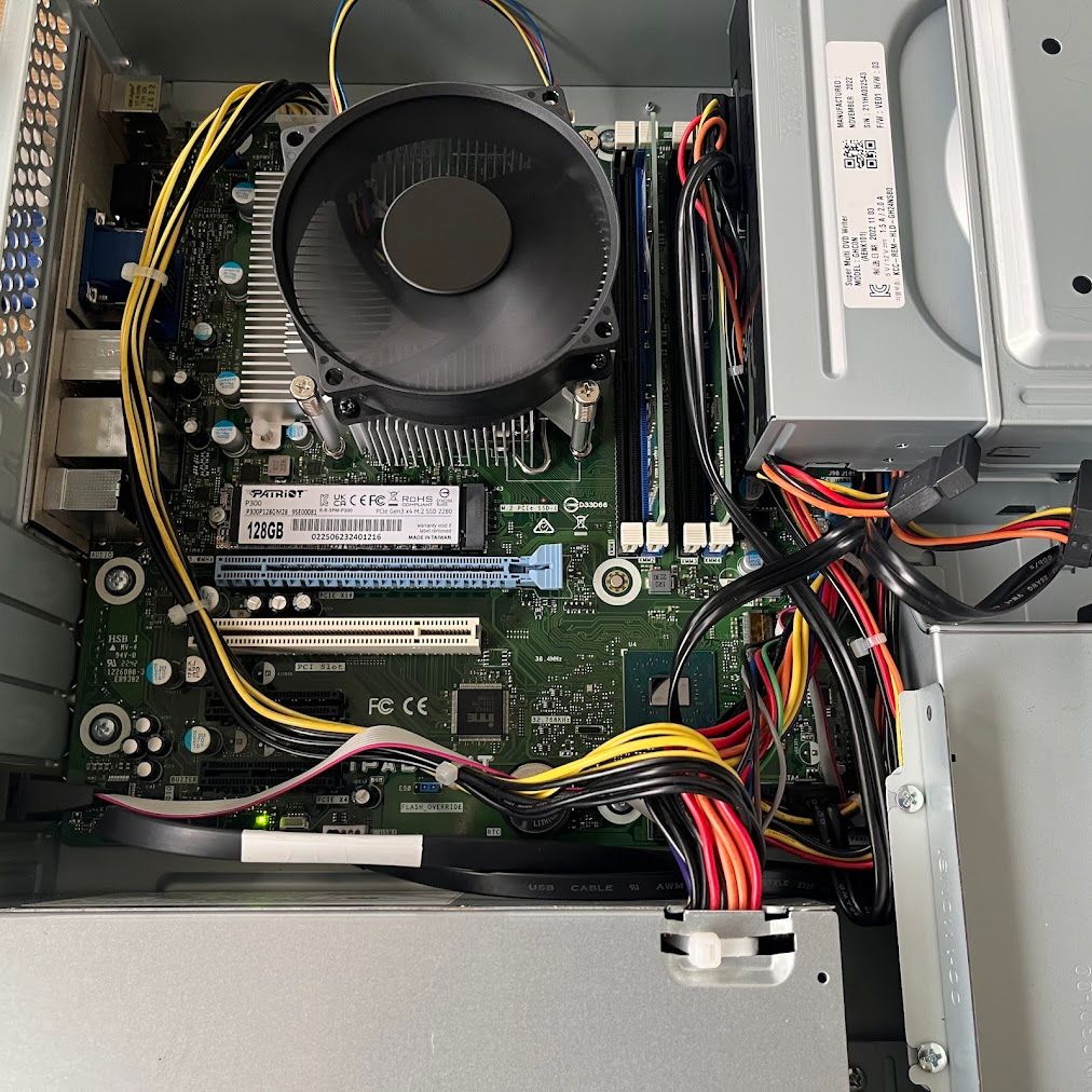 EPSON Endeavor MR5000 デスクトップ エプソン、幅約98mmのスリムデスクトップPC「Endeavor MR5000