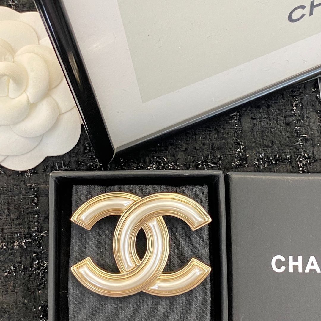CHANEL シャネル　40.5㎜×39.5㎜　ブローチ　22.37 g 楽天市場】【中古】 CHANEL シャネル ブローチ B23B ココマーク