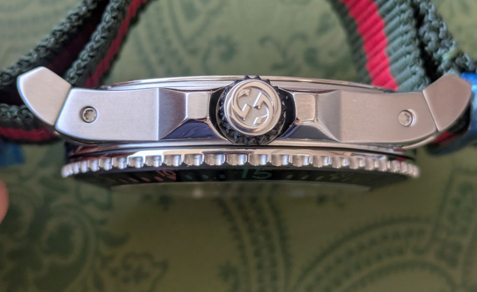 新品未使用　GUCCI　グッチ　DIVE　YA136209 腕時計　45ミリ 新品未使用 GUCCI グッチ 腕時計 メンズ DIVE YA136209 ブラック