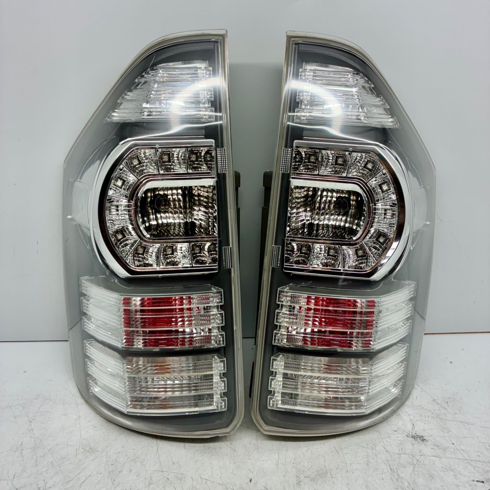 コーティング済 トヨタ ZRR70 ZRR75 70系 ヴォクシー ノア 後期 テールライト ランプ レンズ 左右セット LR LED ICHIKOH 28-220 P71568