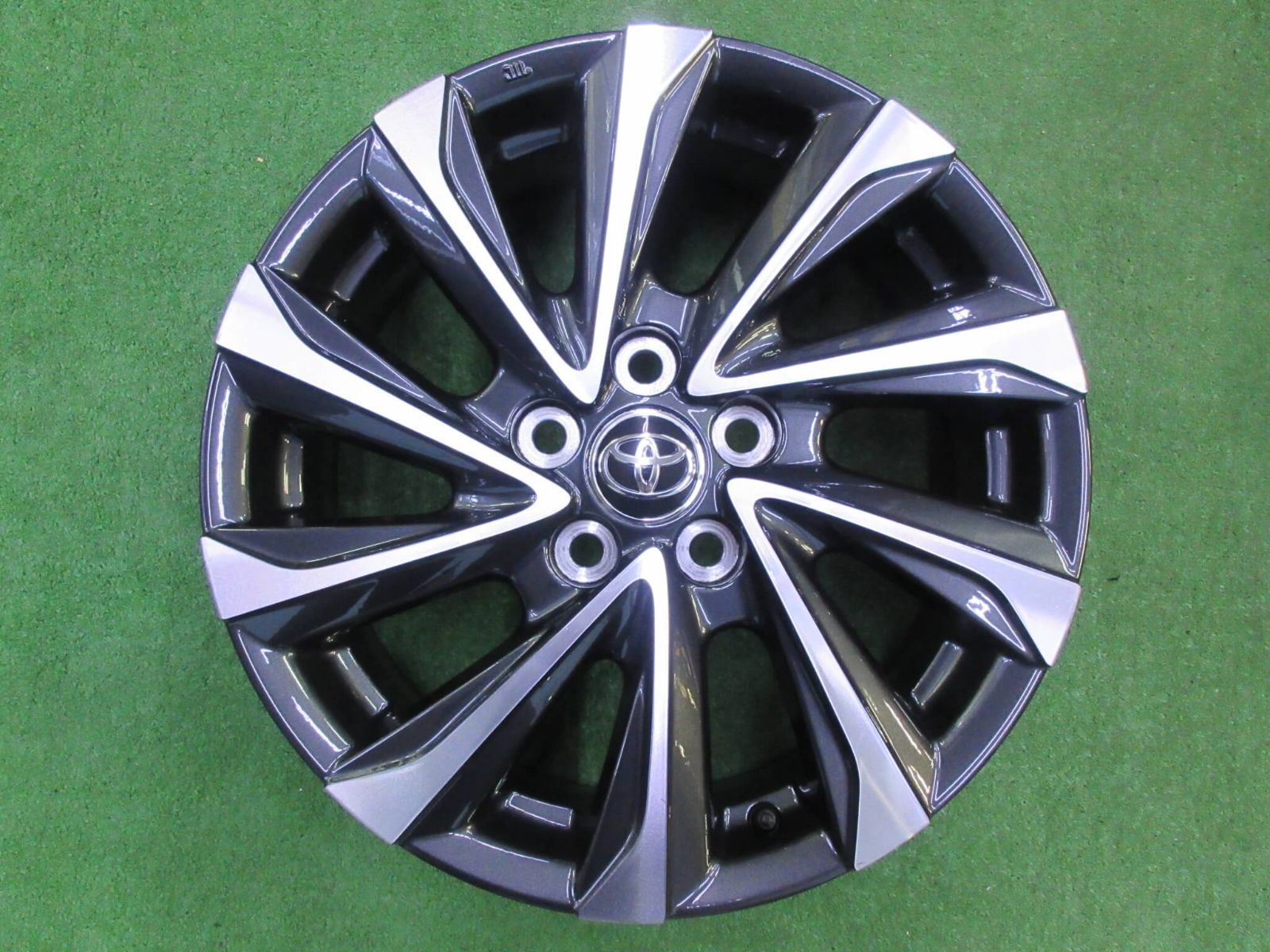 トヨタ 90系ヴォクシーＳ-Ｚ純正ホイール