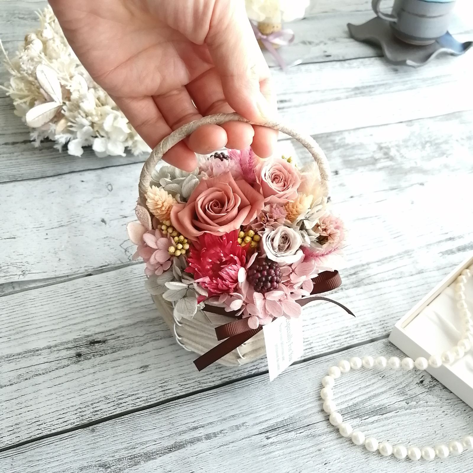小さなフラワーバスケット♡プリザーブドフラワー　ハンドメイド雑貨　淡いピンク 小さなフラワーバスケット♡プリザーブドフラワーハンドメイド