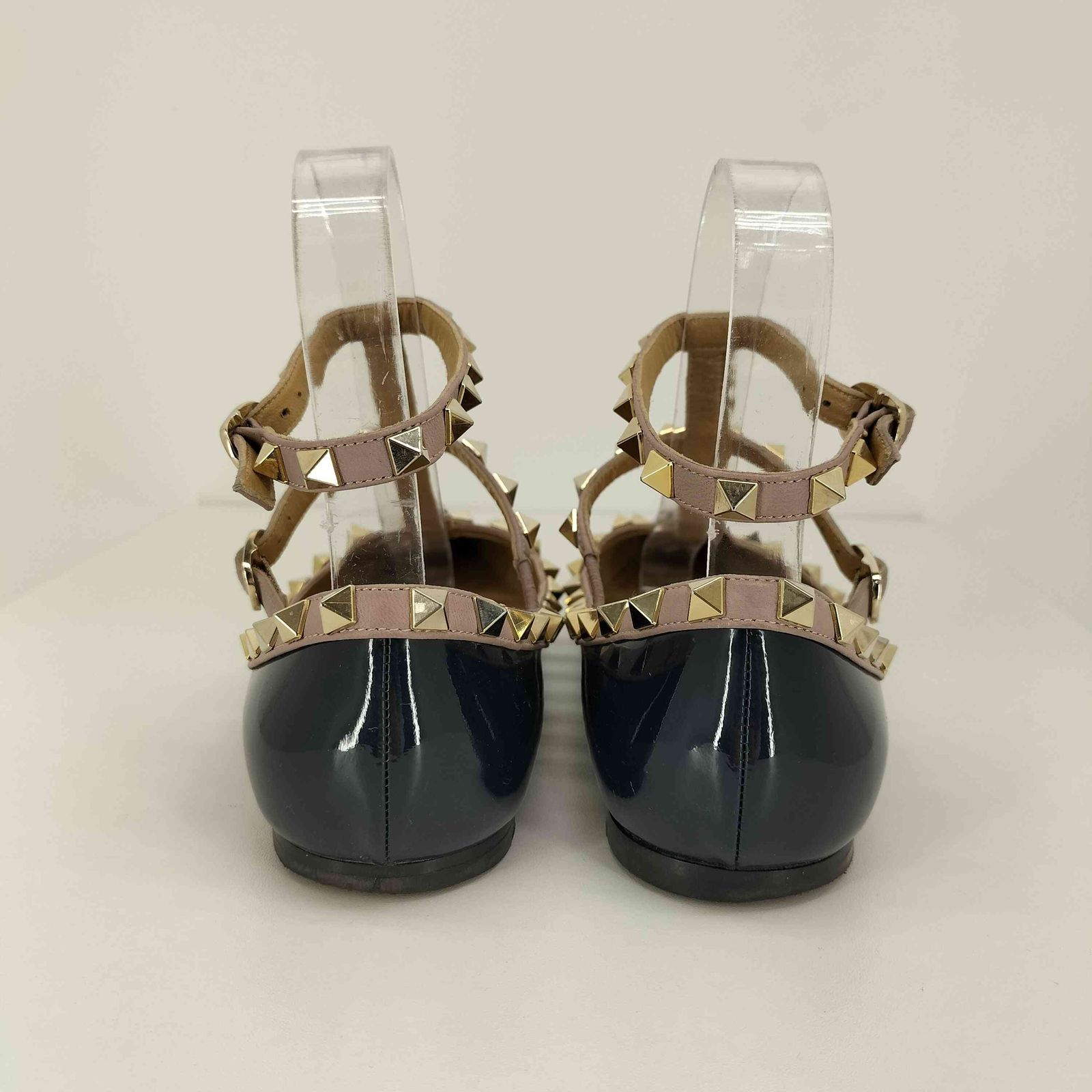 valentino 36 スタッズ　フラット　パンプス　エナメル　ブラック VALENTINO（ヴァレンティノ）の「＜VALENTINO（ヴァレンティノ