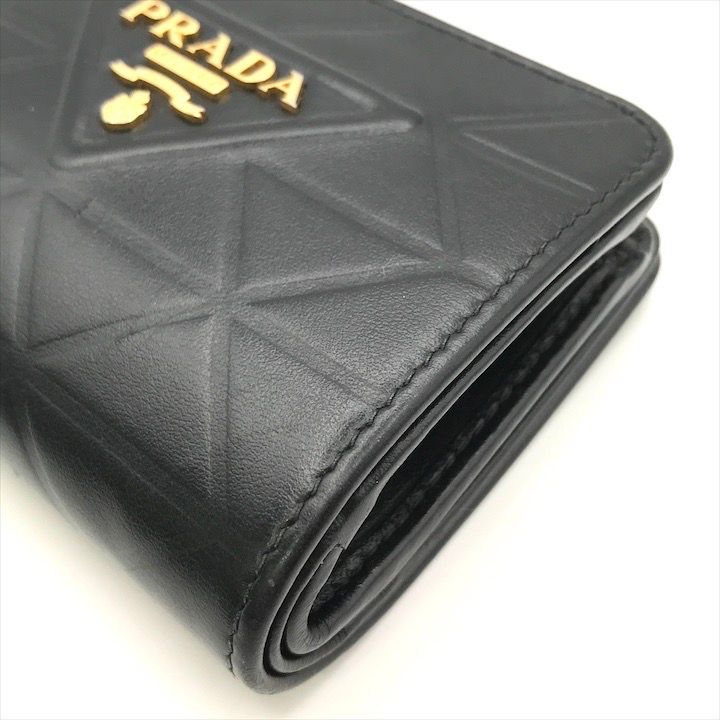 【正規品】PRADA プラダ 二つ折り財布 三角ロゴ トライアングル ブラック 良品 PRADA プラダ 三角ロゴ トライアングル ソフトカーフ 二つ折り