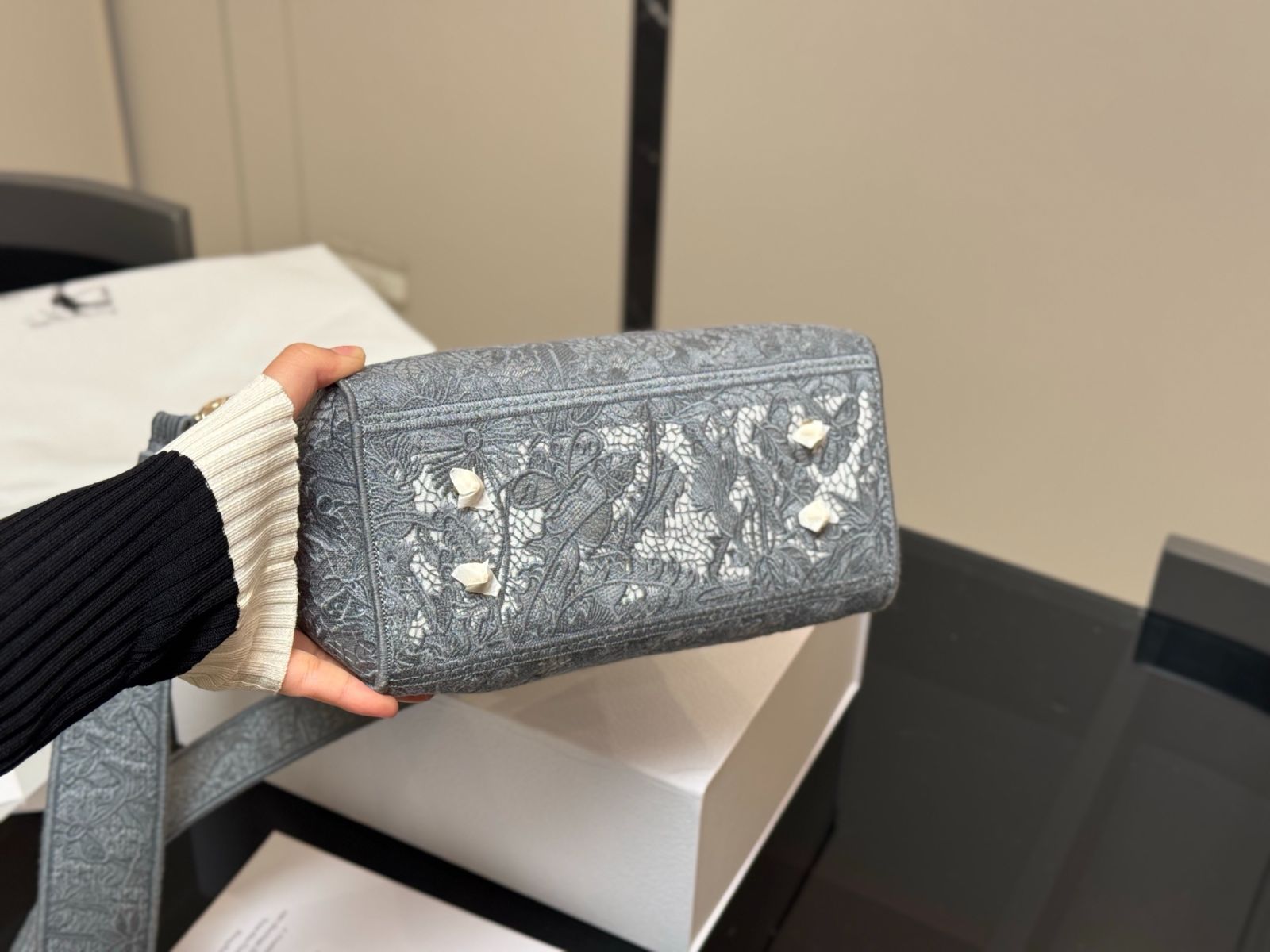 今日特価】Dior Embroidered Lady Dior Bag・ディオール 刺繍