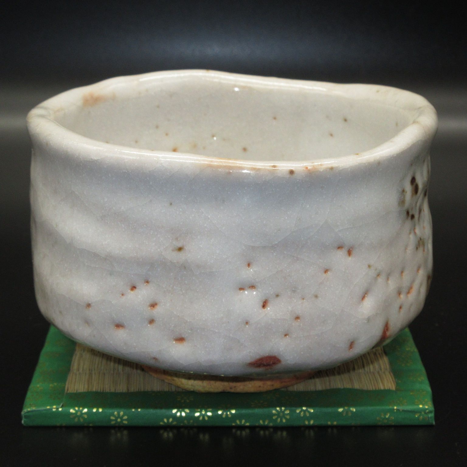 美濃焼　志野　茶碗　在銘　桐箱付き　骨董品　古玩 ♥美濃焼 特上 志野 茶碗 在銘 桐箱付き 骨董品 古玩