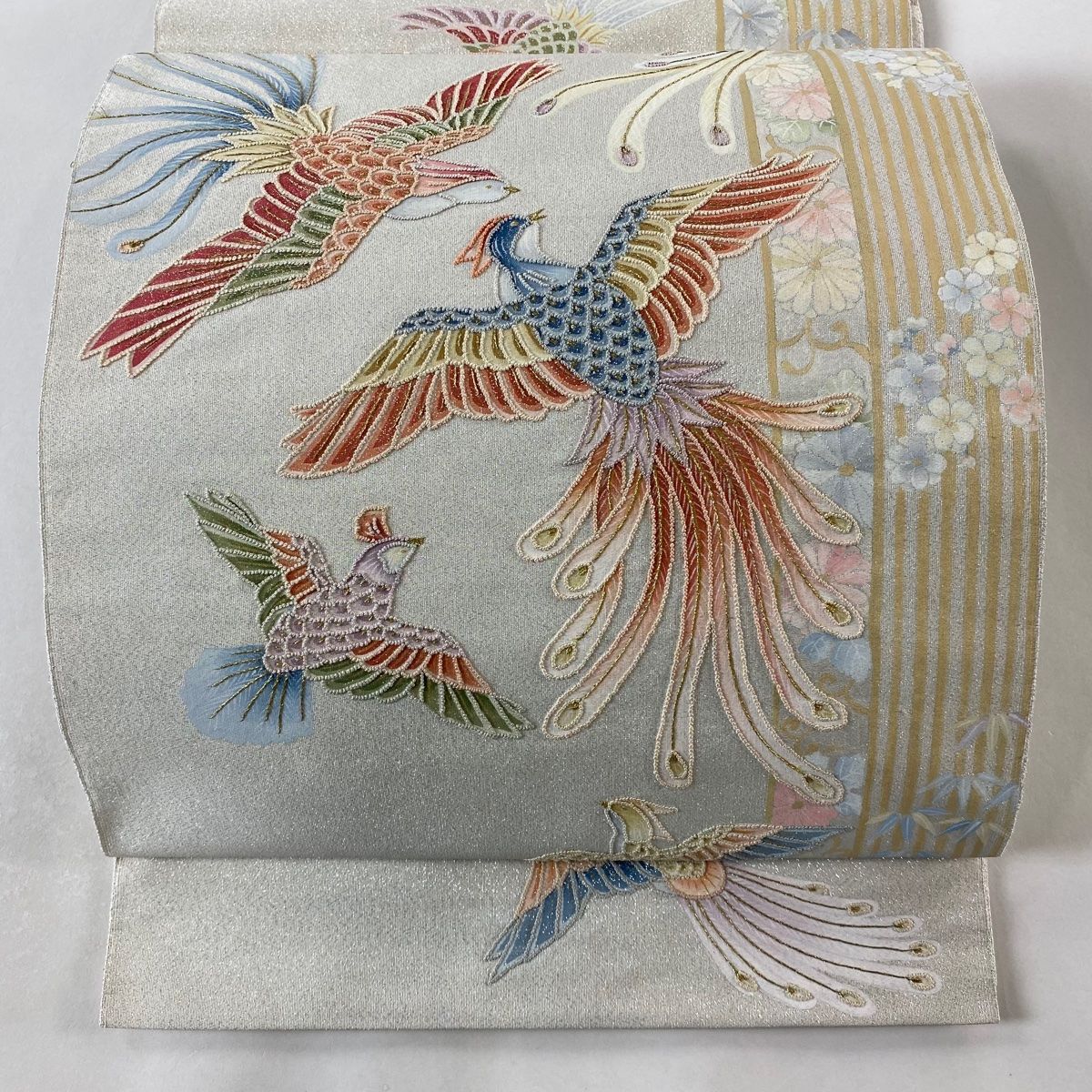 袋帯 美品 名品 落款 聚楽 尾長鳥 草花 刺繍 金糸 金色 お太鼓柄 正絹