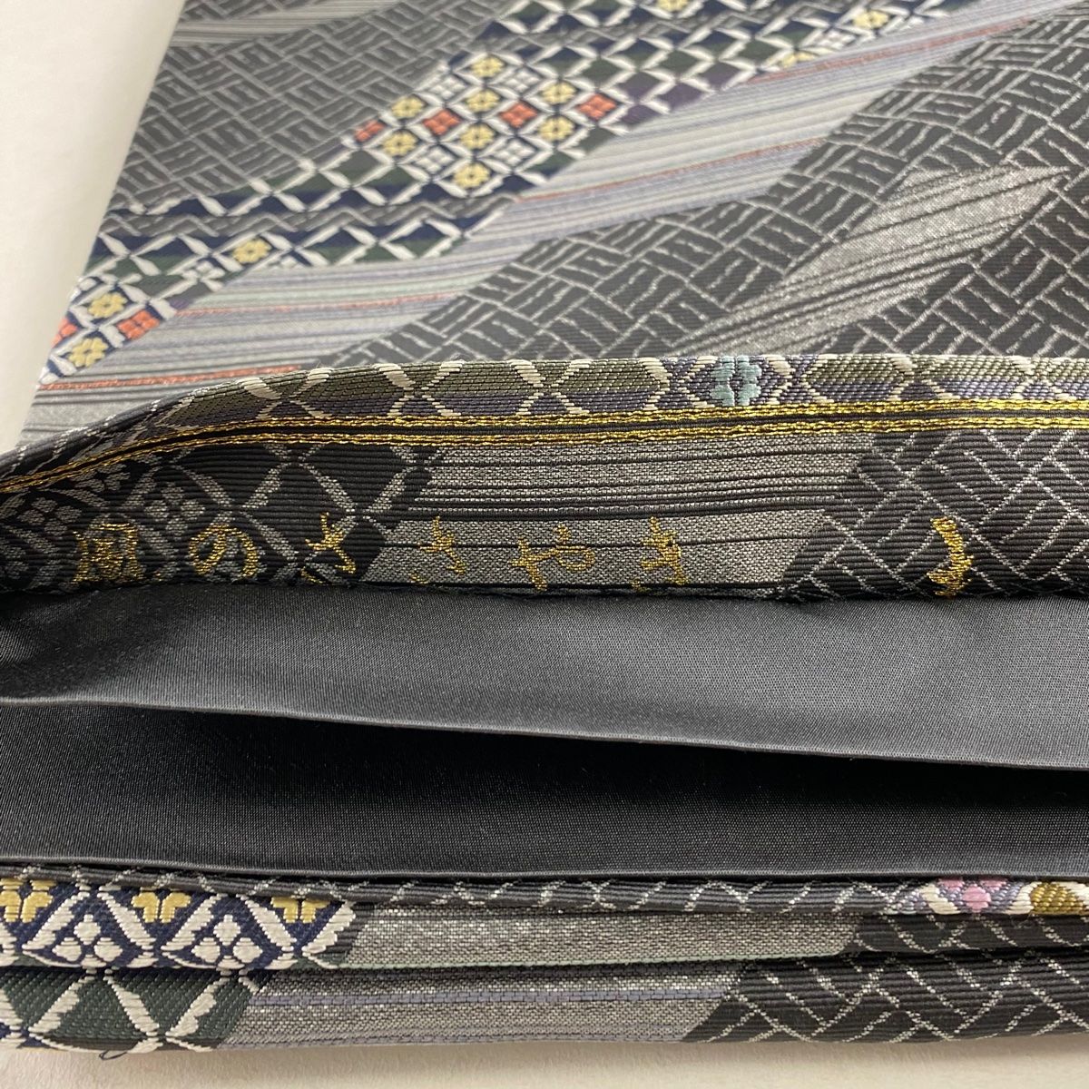 袋帯　波　六通　美品 袋帯 美品 名品 風のささやき 七宝 波 箔 灰色 六通 正絹 【中古