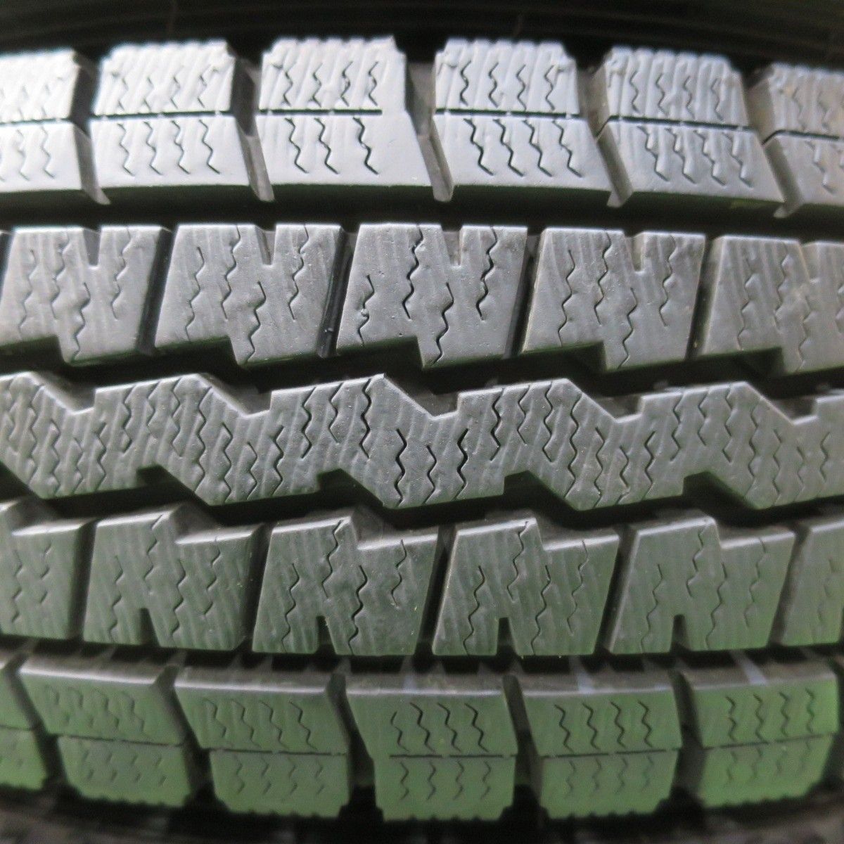 バリ溝！21年！キレイ！9.5分以上☆スタッドレス 145R12 6PR
