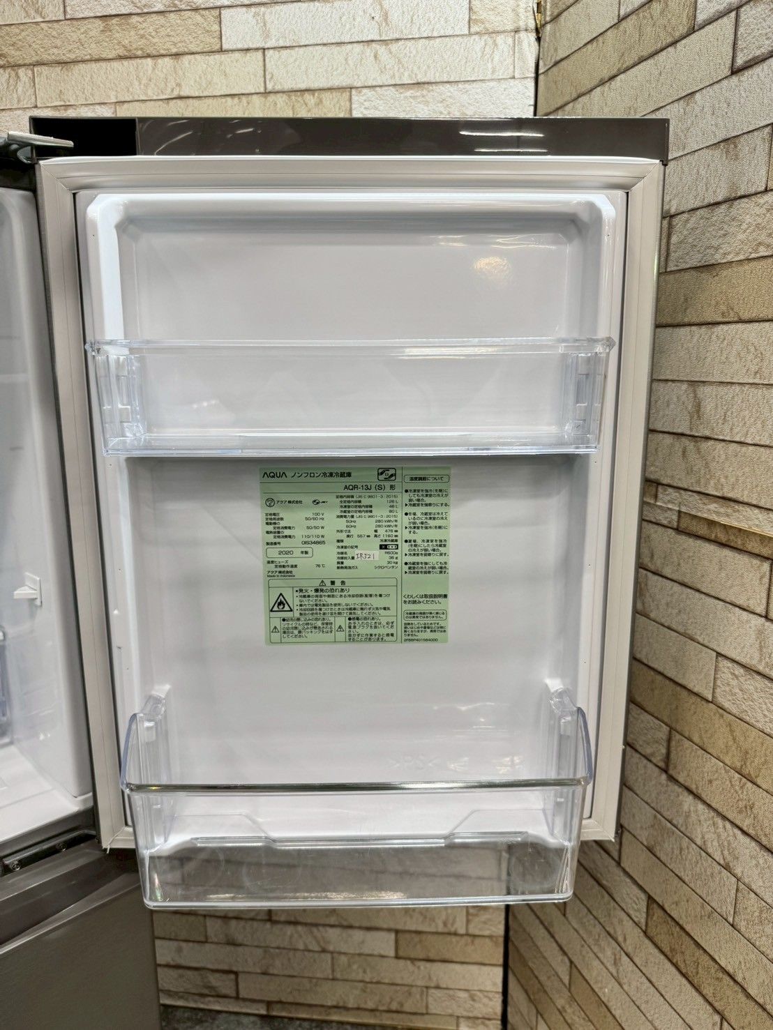 大阪送料無料★3か月保障付き★冷蔵庫★2022年★AQR-J13M★R-637 大阪送料無料☆3か月保障付き☆冷蔵庫☆2022年☆アクア☆AQR