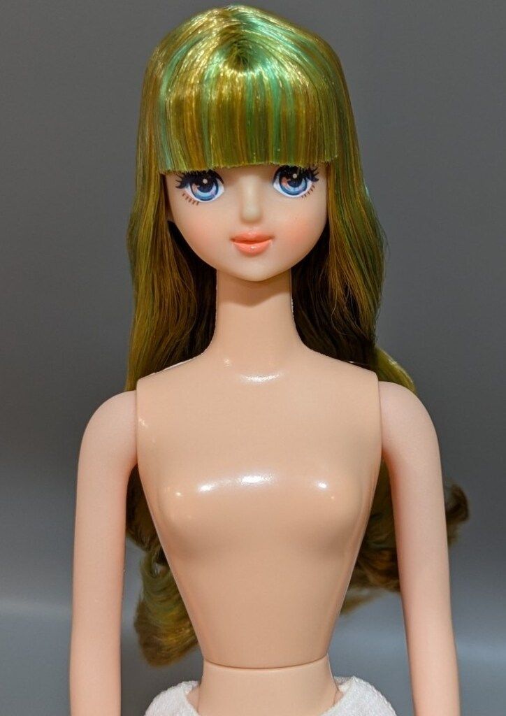 リカちゃんキャッスルおたのしみドール たまき 白ピンクミックスヘア