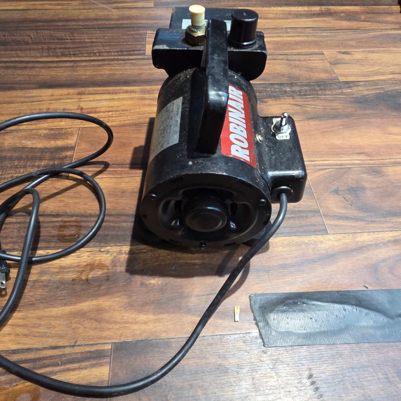 送料無料☆彡】ROBINAIR ロビネア 真空ポンプ 15010 逆流防止器付き 56126