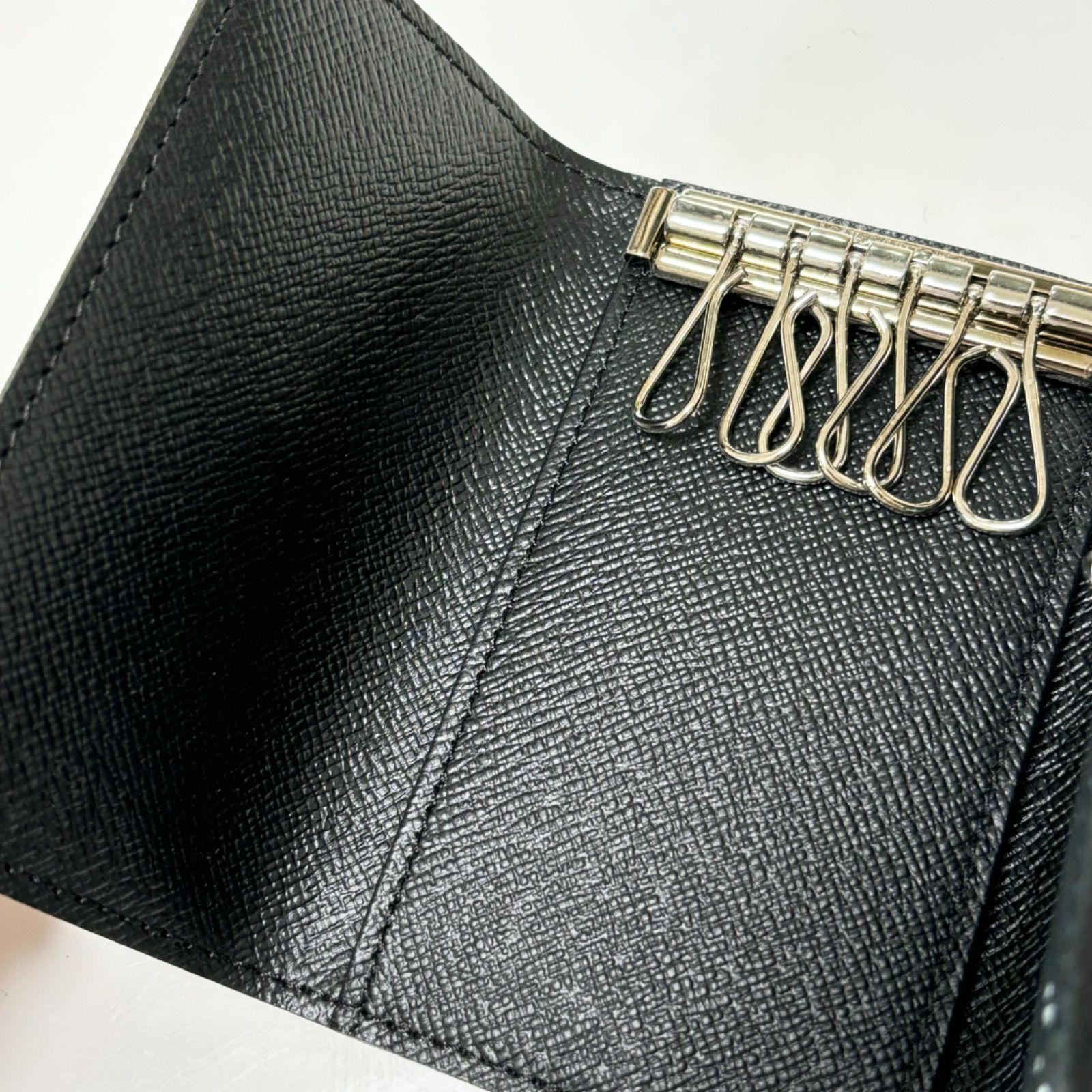 ルイヴィトン ミュルティクレ モノグラム エクリプス キーケース 鍵ケース 黒 ルイヴィトン ミュルティクレ モノグラム エクリプス キーケース 鍵