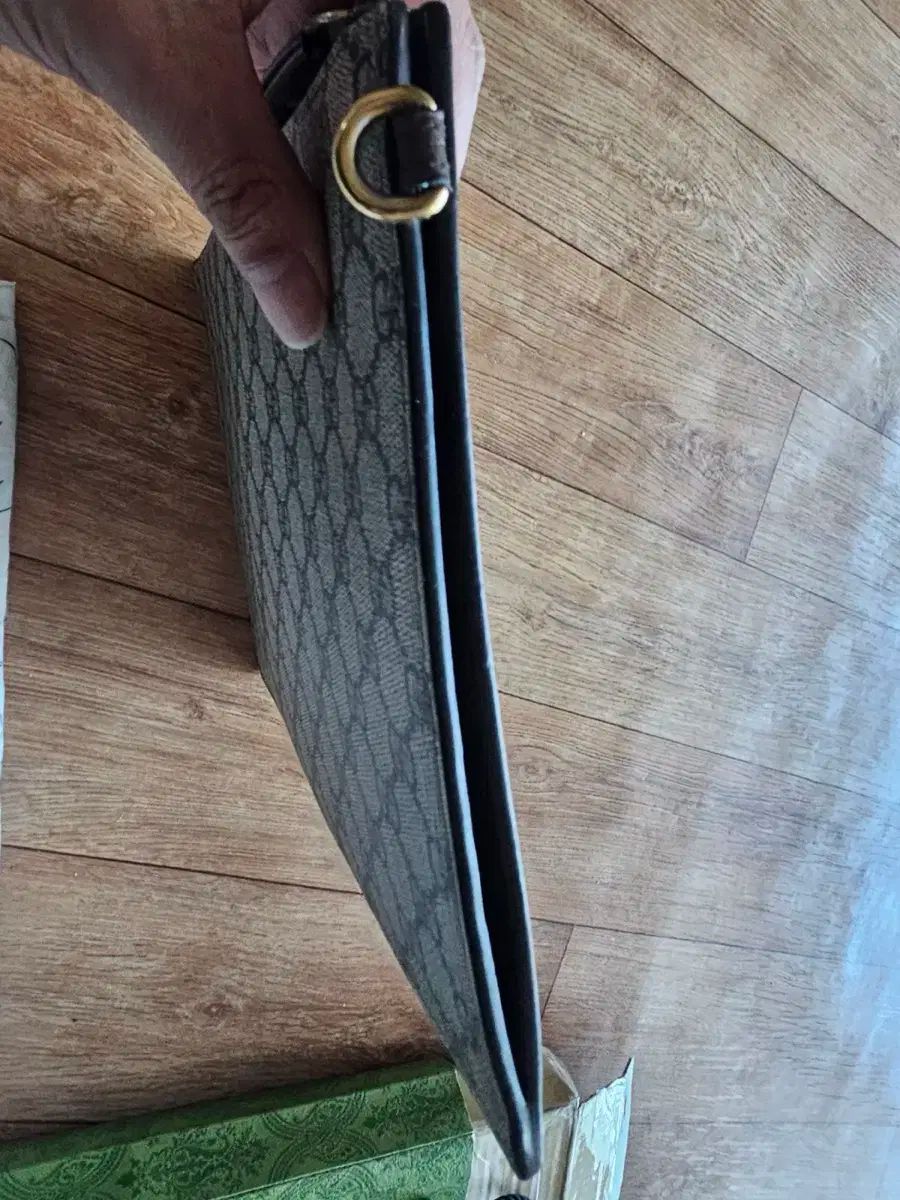 グッチ NEOヴィンテージ クラッチバッグ 二つ折り財布