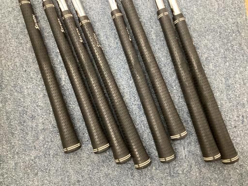 3365【人気・美品】現行 バーバリー ノバチェック 切替 ジップアップ